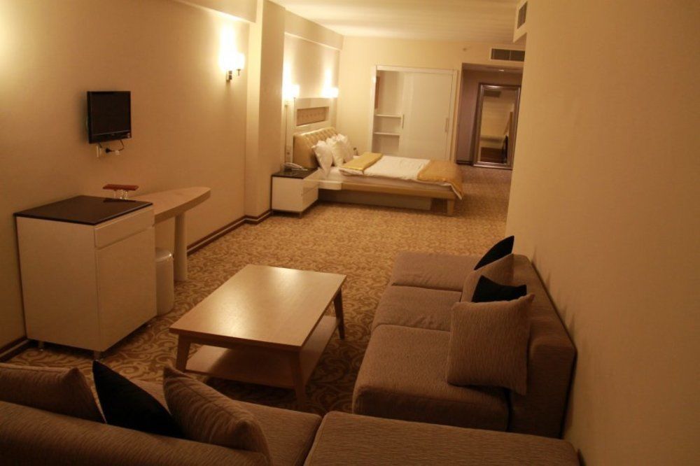 Akşehir Ozpark Hotel מראה חיצוני תמונה